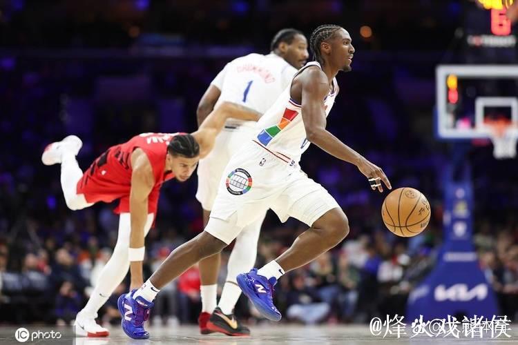 毫无准星!小西蒙斯全场9投仅3中,三分5中0得到9分1助攻 毫无准星!小西蒙斯全场9投仅3中,三分5中0得到9分1助攻