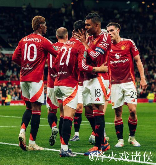 邮报：加纳乔仍想留在英格兰，周一出现在理发店并与球迷合影