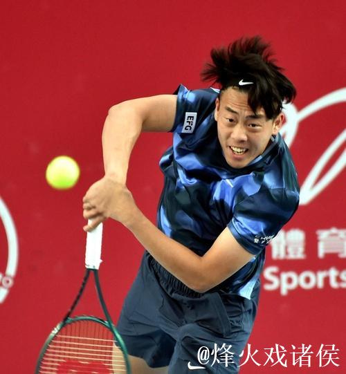 中国香港选手黄泽林体验匹克球 与观众打友谊赛